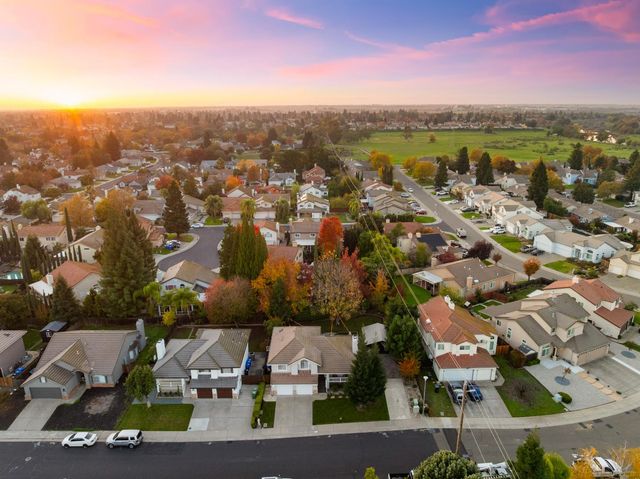 8810 Laguna Star Dr, Elk Grove, CA 95758