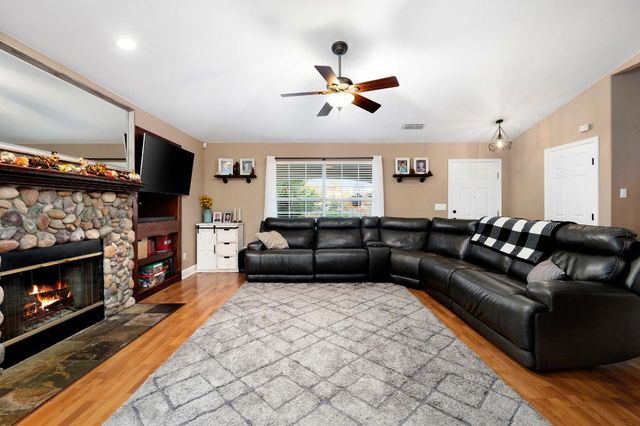 8810 Laguna Star Dr, Elk Grove, CA 95758