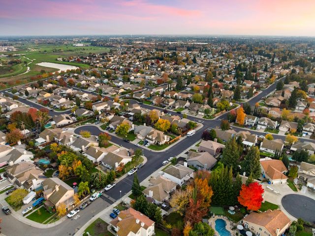 8810 Laguna Star Dr, Elk Grove, CA 95758