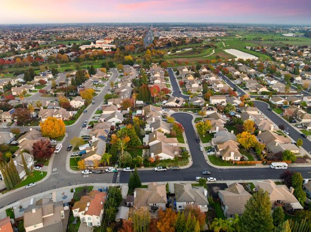 8810 Laguna Star Dr, Elk Grove, CA 95758