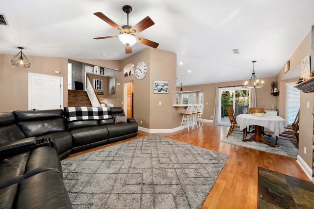 8810 Laguna Star Dr, Elk Grove, CA 95758