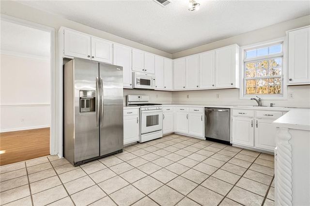 215 Shoreline Drive, Fayetteville, GA 30215