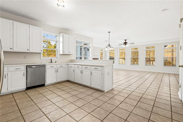 215 Shoreline Drive, Fayetteville, GA 30215