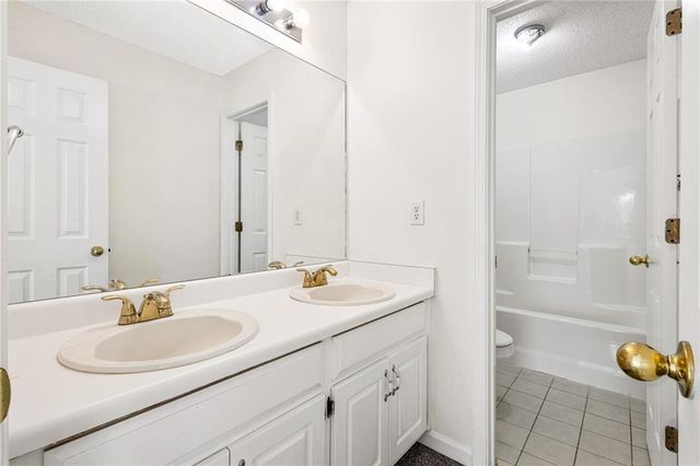 215 Shoreline Drive, Fayetteville, GA 30215