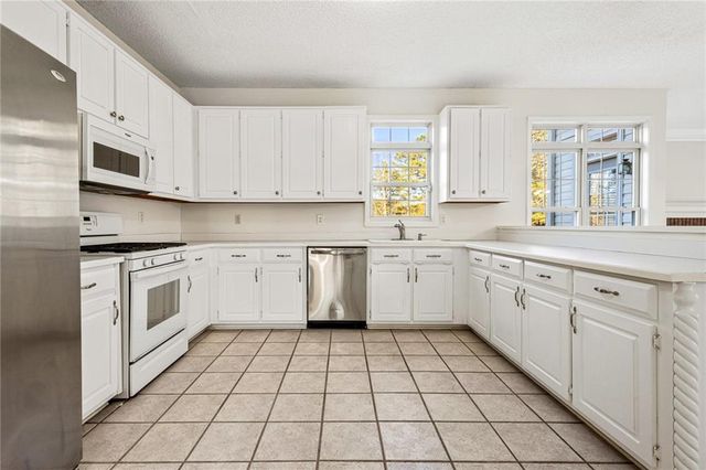 215 Shoreline Drive, Fayetteville, GA 30215