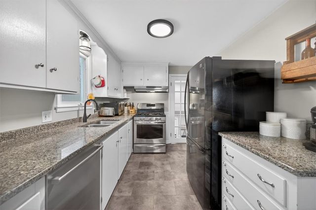 1 Pettine Street, Coventry, RI 02816