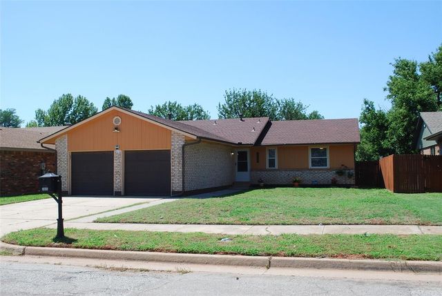 3805 Oak Valley Road, Oklahoma City, OK 73135