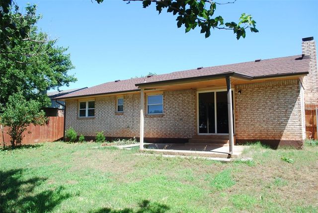 3805 Oak Valley Road, Oklahoma City, OK 73135