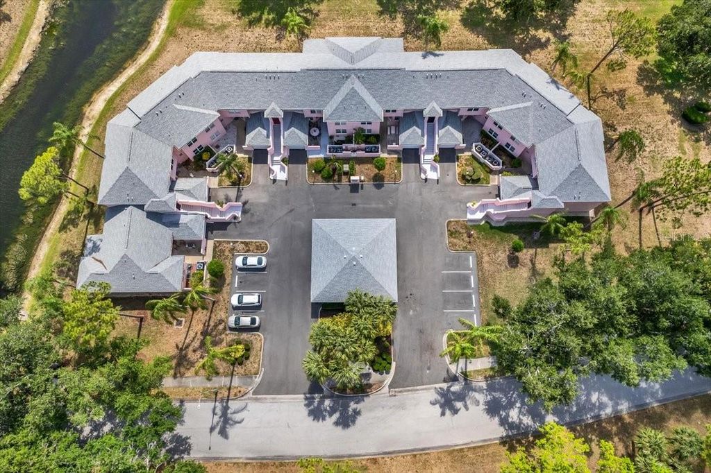 Image 2 of property listing at 4220 PINEBROOK CIRCLE 11, Bradenton, FL 34209