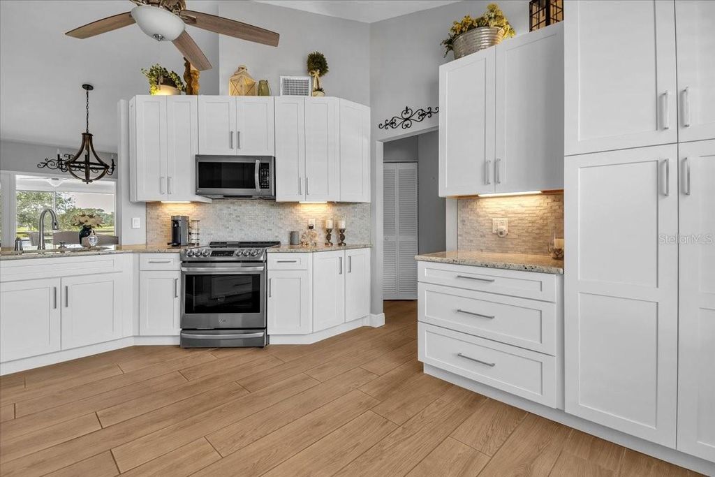 Image 22 of property listing at 4220 PINEBROOK CIRCLE 11, Bradenton, FL 34209