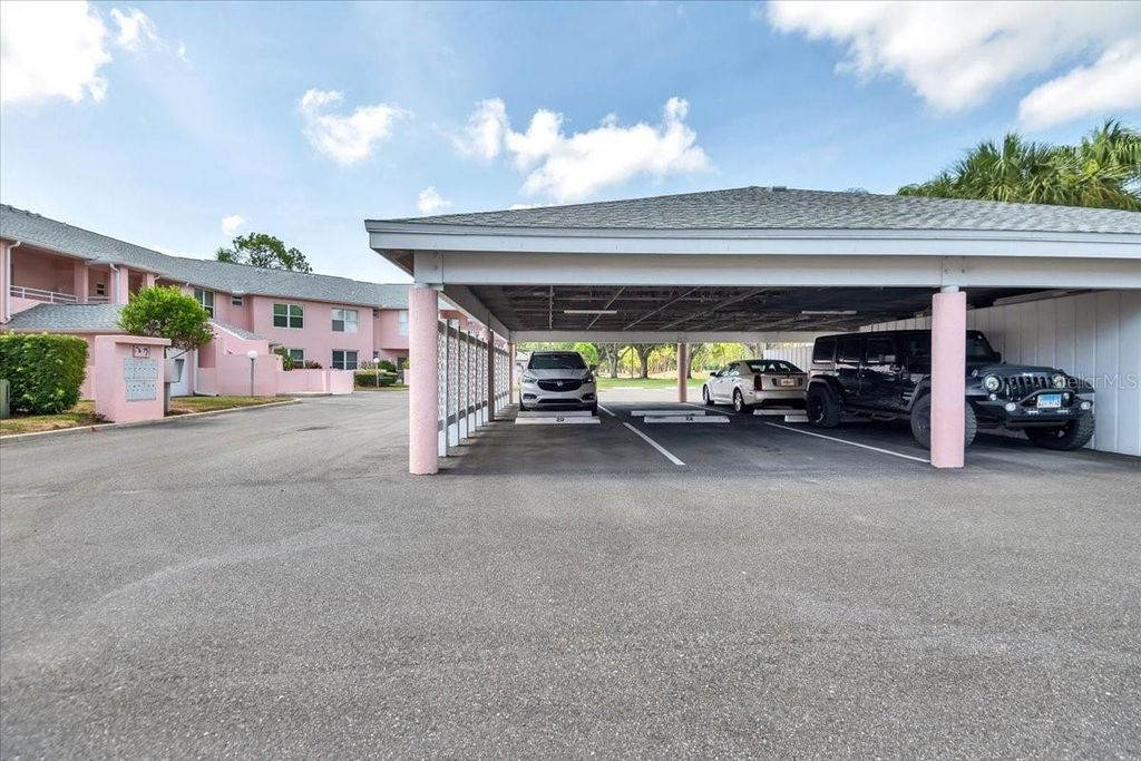 Image 40 of property listing at 4220 PINEBROOK CIRCLE 11, Bradenton, FL 34209
