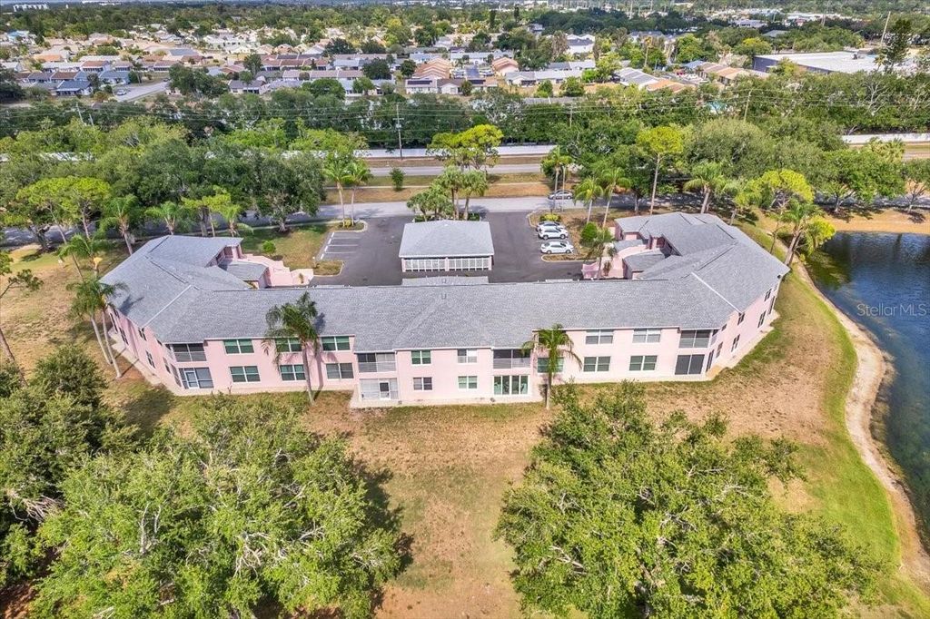 Image 5 of property listing at 4220 PINEBROOK CIRCLE 11, Bradenton, FL 34209