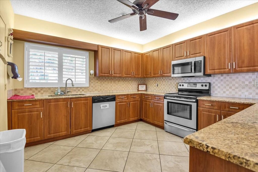 Image 45 of property listing at 4220 PINEBROOK CIRCLE 11, Bradenton, FL 34209