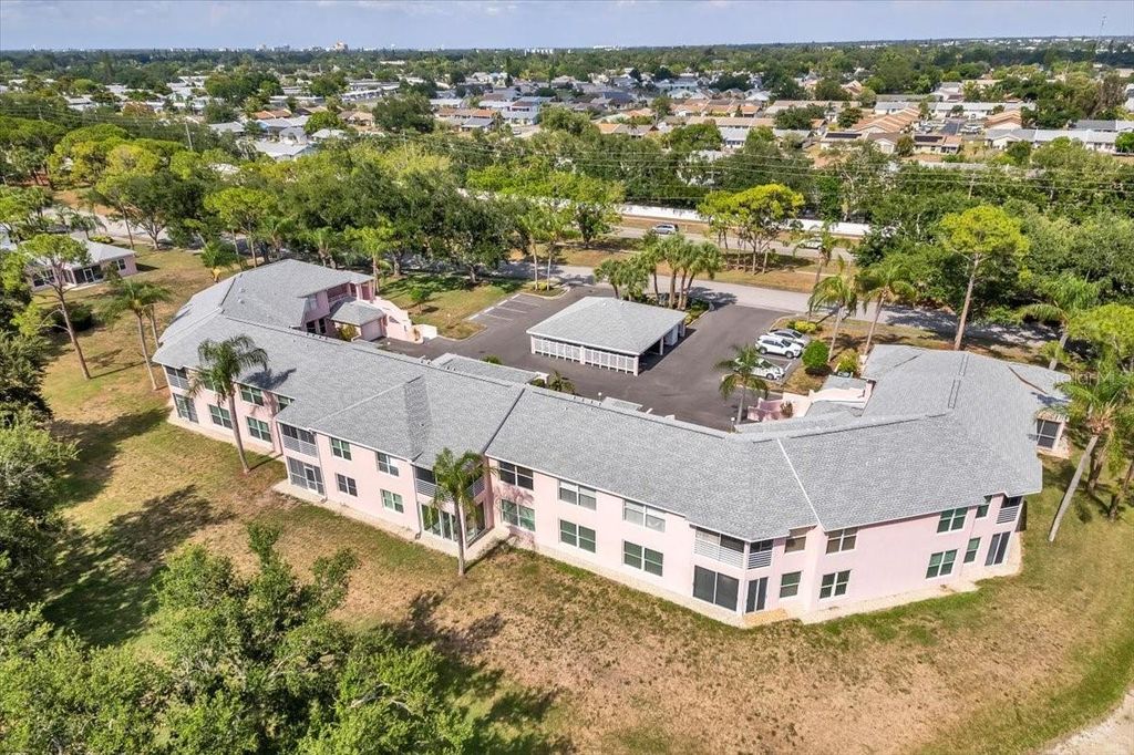 Image 6 of property listing at 4220 PINEBROOK CIRCLE 11, Bradenton, FL 34209