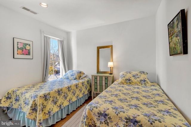 206 E MARKET ST, Lewes, DE 19958