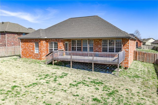 520 Coopers Farm Road, Centerton, AR 72719