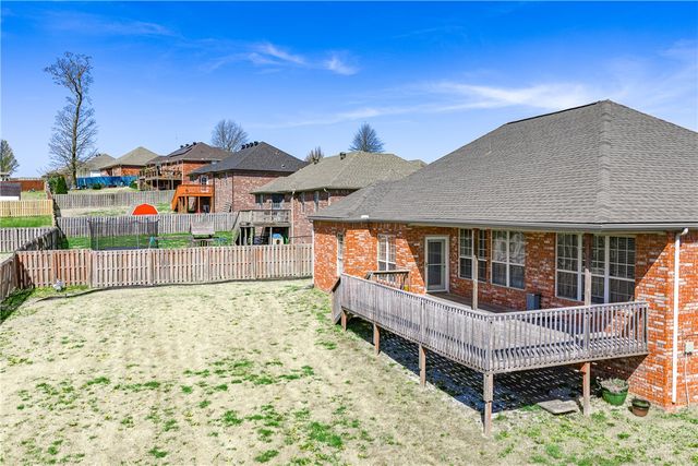 520 Coopers Farm Road, Centerton, AR 72719