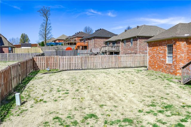 520 Coopers Farm Road, Centerton, AR 72719