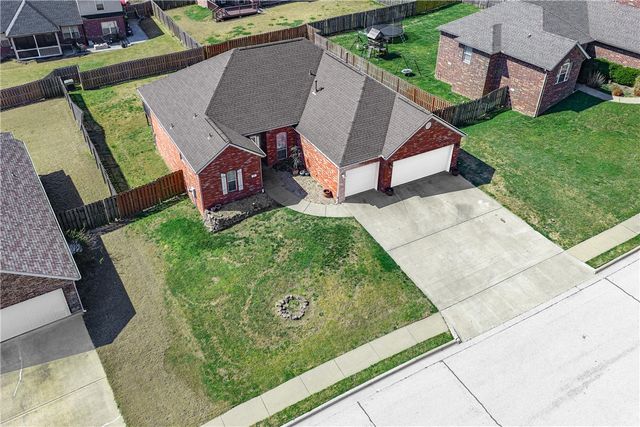 520 Coopers Farm Road, Centerton, AR 72719