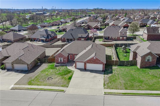 520 Coopers Farm Road, Centerton, AR 72719