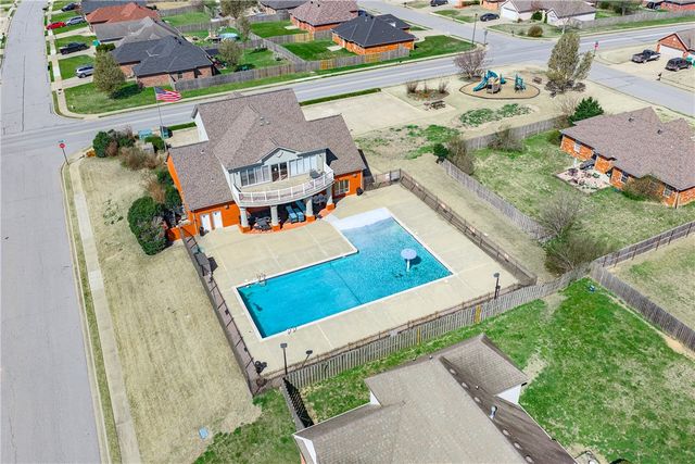 520 Coopers Farm Road, Centerton, AR 72719