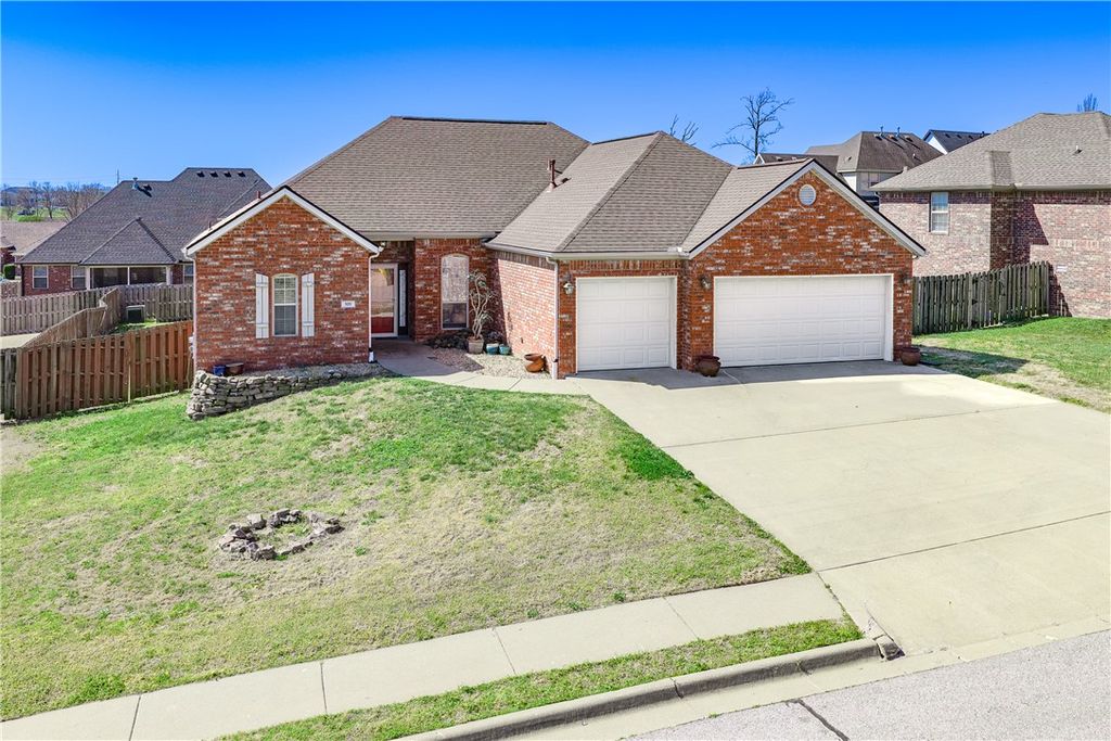 520 Coopers Farm Road, Centerton, AR 72719