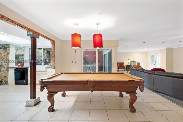 8541 N Lake Dasha Dr, Plantation, FL 33324