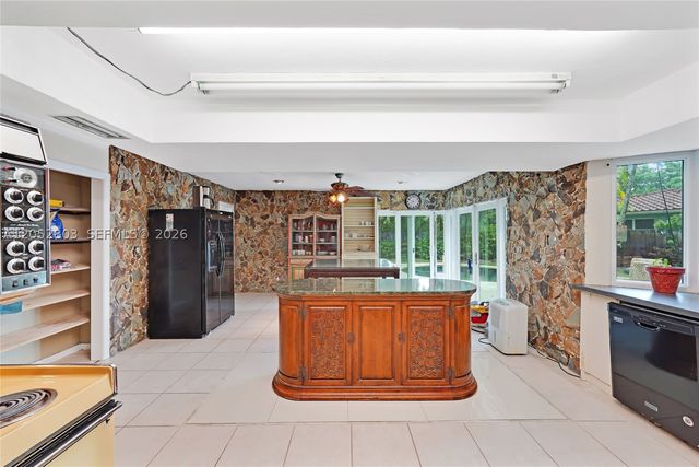 8541 N Lake Dasha Dr, Plantation, FL 33324