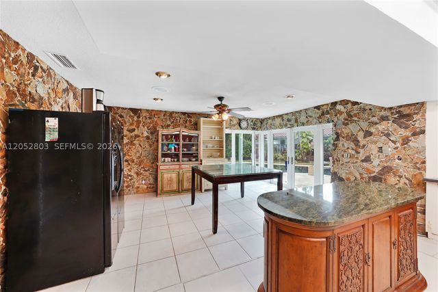 8541 N Lake Dasha Dr, Plantation, FL 33324