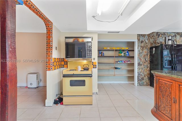 8541 N Lake Dasha Dr, Plantation, FL 33324