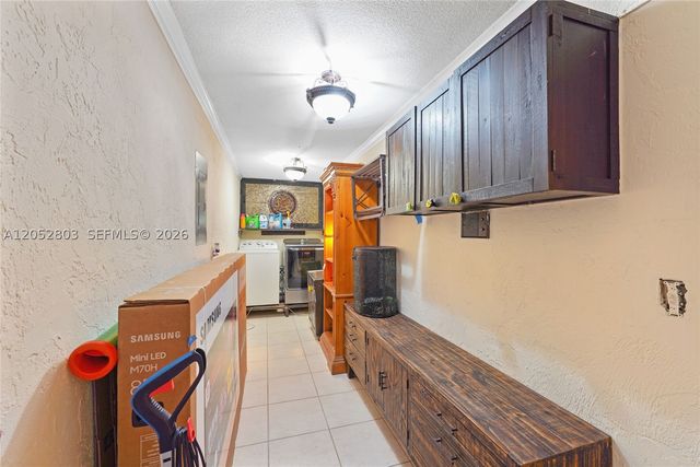 8541 N Lake Dasha Dr, Plantation, FL 33324