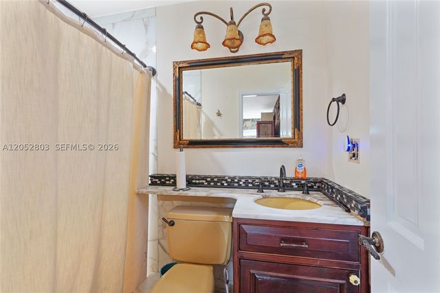 8541 N Lake Dasha Dr, Plantation, FL 33324