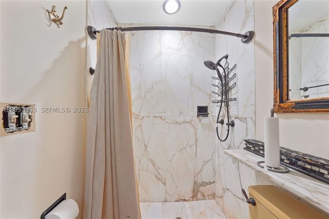 8541 N Lake Dasha Dr, Plantation, FL 33324