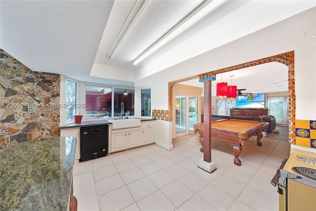 8541 N Lake Dasha Dr, Plantation, FL 33324