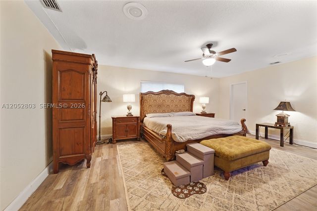 8541 N Lake Dasha Dr, Plantation, FL 33324