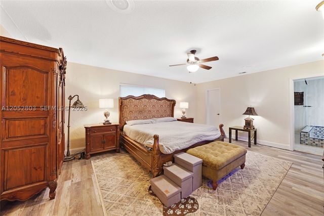 8541 N Lake Dasha Dr, Plantation, FL 33324