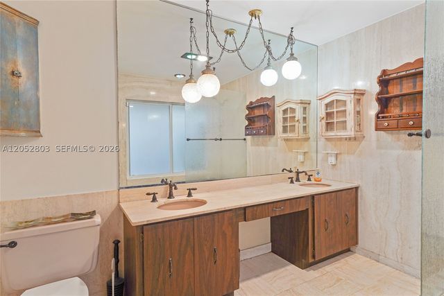 8541 N Lake Dasha Dr, Plantation, FL 33324