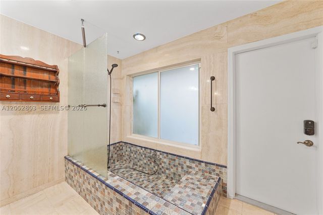 8541 N Lake Dasha Dr, Plantation, FL 33324