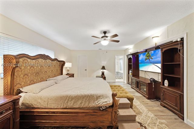 8541 N Lake Dasha Dr, Plantation, FL 33324