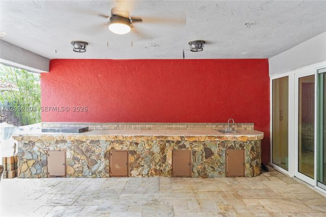 8541 N Lake Dasha Dr, Plantation, FL 33324