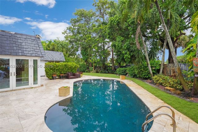 8541 N Lake Dasha Dr, Plantation, FL 33324