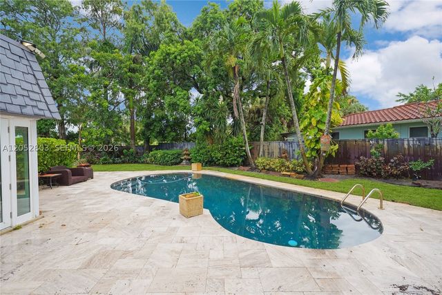 8541 N Lake Dasha Dr, Plantation, FL 33324
