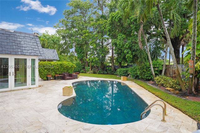 8541 N Lake Dasha Dr, Plantation, FL 33324