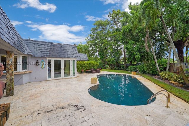 8541 N Lake Dasha Dr, Plantation, FL 33324