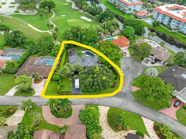 8541 N Lake Dasha Dr, Plantation, FL 33324