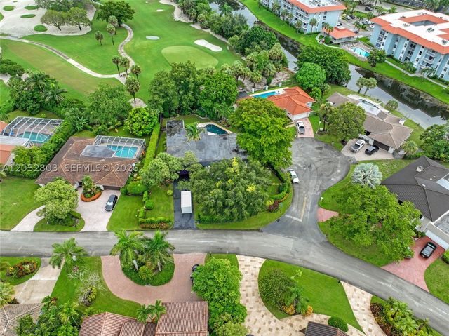 8541 N Lake Dasha Dr, Plantation, FL 33324
