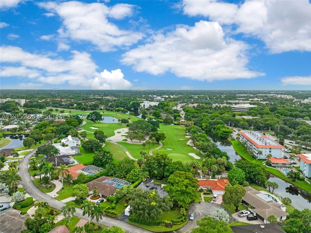 8541 N Lake Dasha Dr, Plantation, FL 33324
