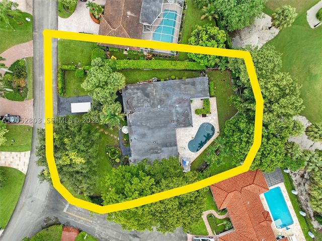 8541 N Lake Dasha Dr, Plantation, FL 33324