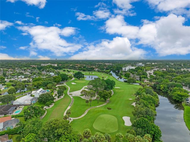 8541 N Lake Dasha Dr, Plantation, FL 33324
