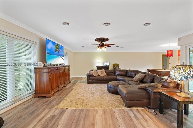 8541 N Lake Dasha Dr, Plantation, FL 33324